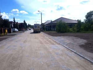 Prace wykończeniowe przy układaniu kostki betonowej