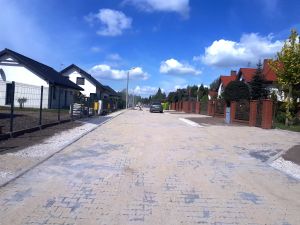 Prace wykończeniowe przy układaniu kostki betonowej