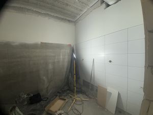 Układanie płytek w łazience